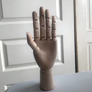 Adjustable hand for learning how to draw the hand